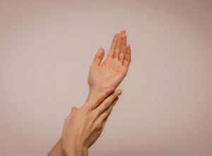 Piel atópica ¿qué puedo hacer? 4 piel-atópica-manos