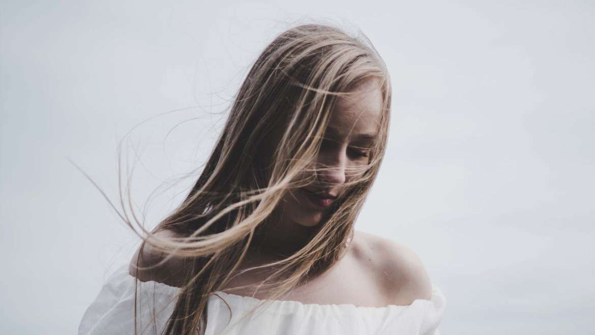 7 trucos para darle volumen a tu cabello de manera natural