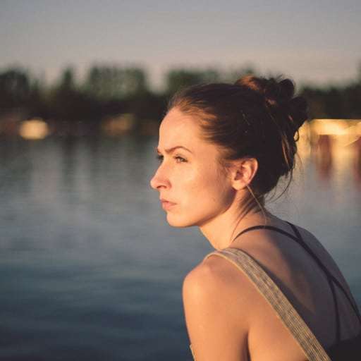 ¿Sabes cuáles son las causas de las hemorroides en mujeres?