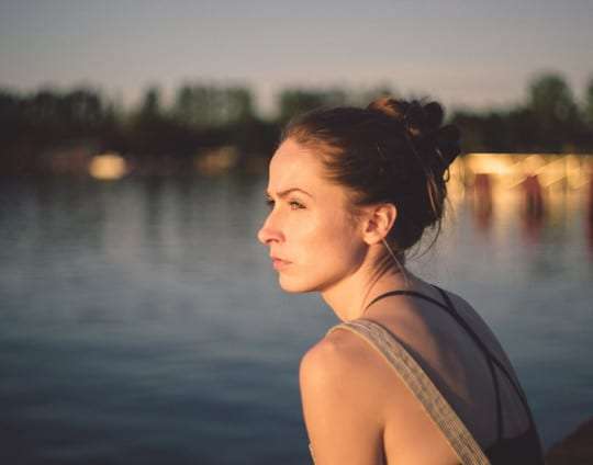 ¿Sabes cuáles son las causas de las hemorroides en mujeres?