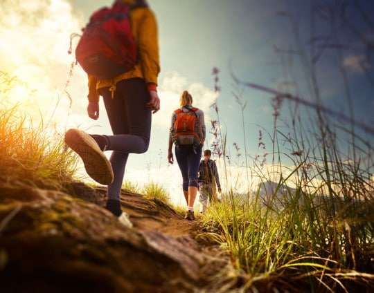 Senderismo en otoño: rutas, beneficios y trucos para iniciarte