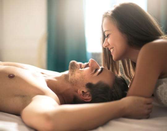 Las 6 mejores posiciones para disfrutar del sexo en tu hotel de vacaciones