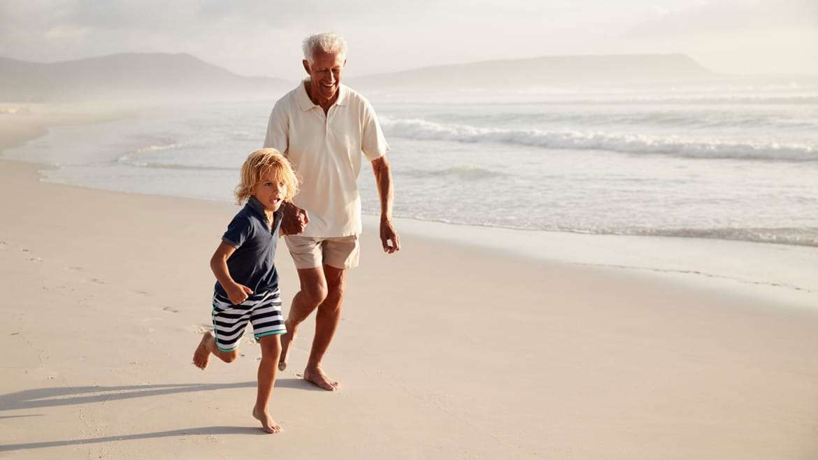 La hidratación mejora el ánimo y la función cognitiva de los mayores