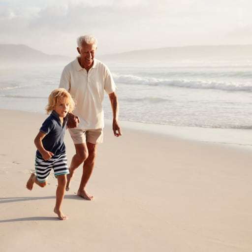 La hidratación mejora el ánimo y la función cognitiva de los mayores