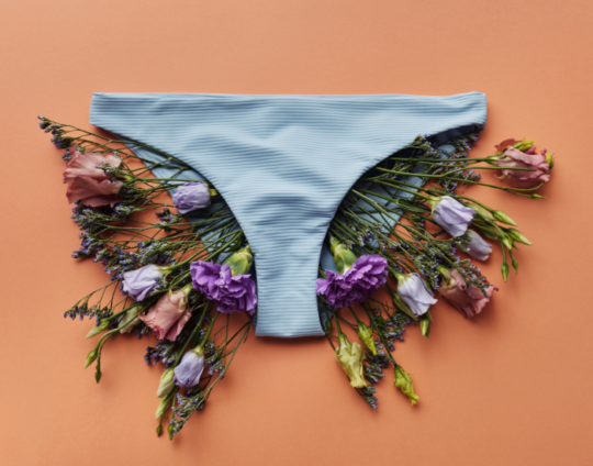 Flujo vaginal con olor fuerte ¿Qué hago?